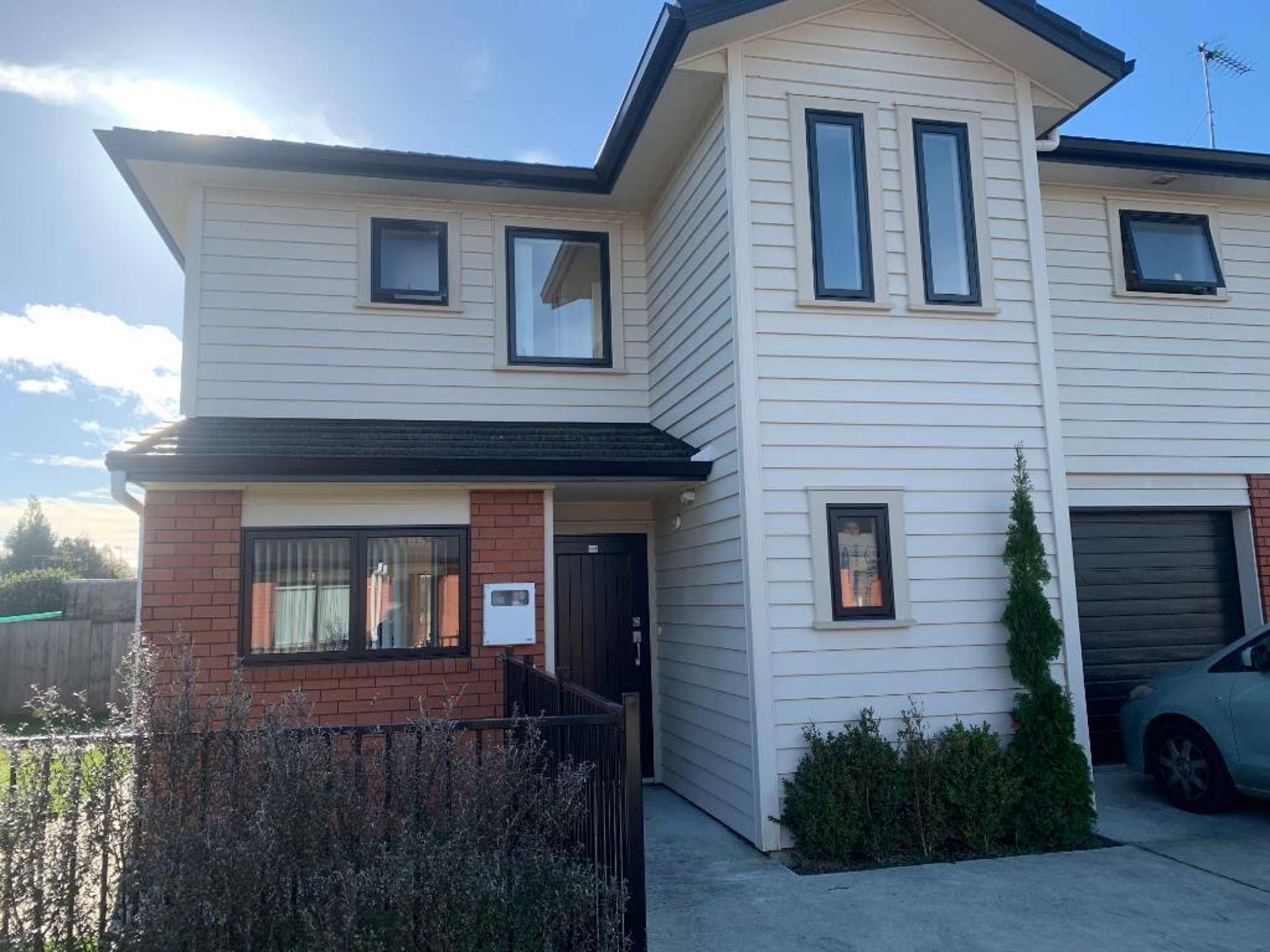 2/65 Knighton Road Hillcrest_0