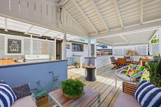 Modern living with golf views!