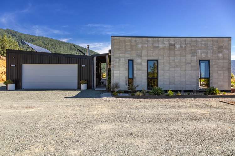 1424 Queen Charlotte Drive Anakiwa and Surrounds_17