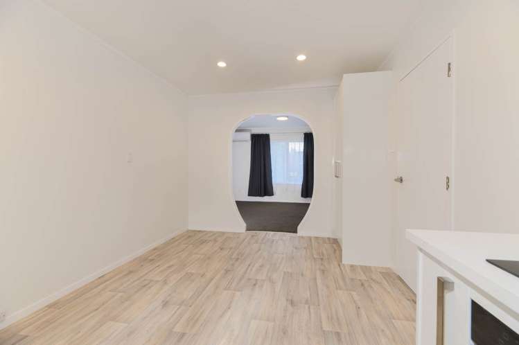 3/210 Edmonton Road Te Atatu South_8