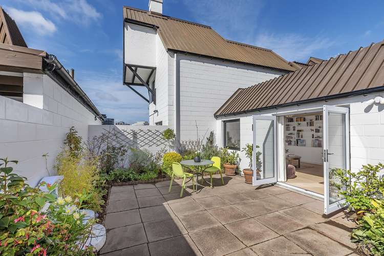 11/11 Pitarua Street Thorndon_12