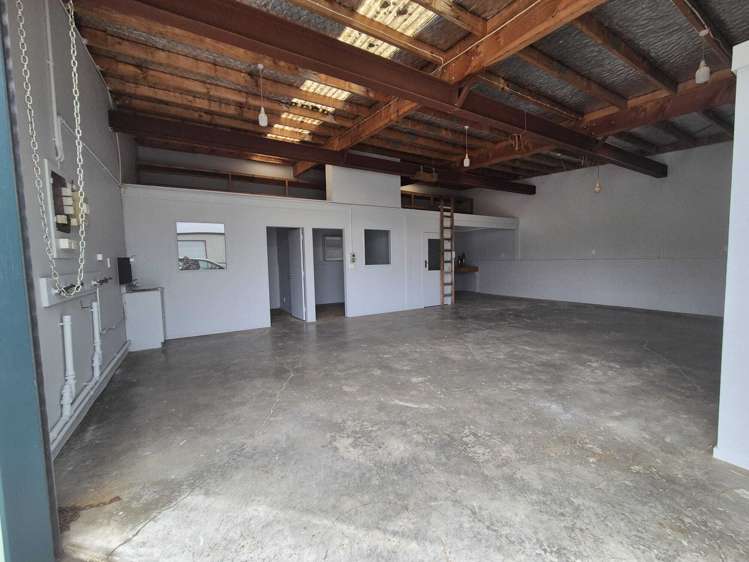 2/29 Broken Hill Road Kenepuru_7