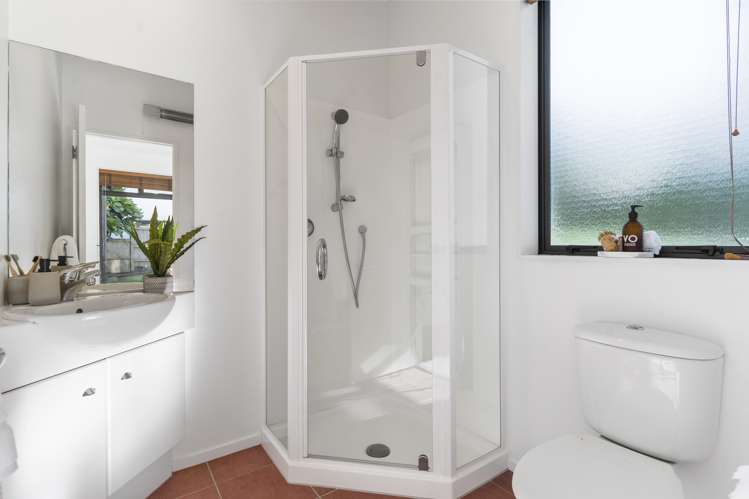 14 Danica Esplanade Te Atatu Peninsula_22