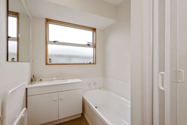 1/5a Rossiter Avenue Redwood_10