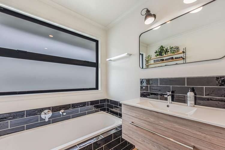 57 Katania Heights Brightwater_14