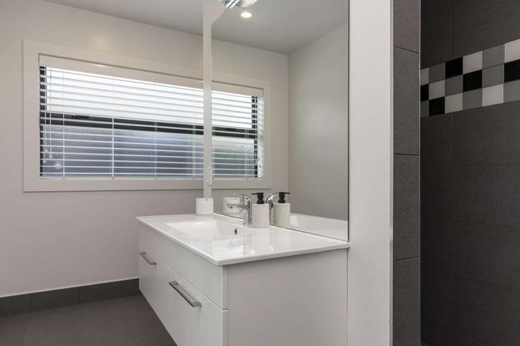 8 Kurapoto Lane Rainbow Point_20