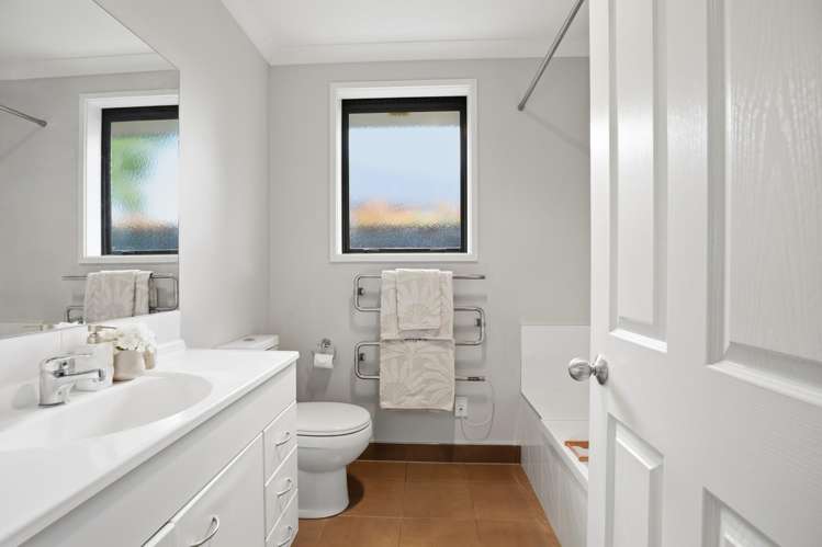 8 Blossom Grove Papamoa_15