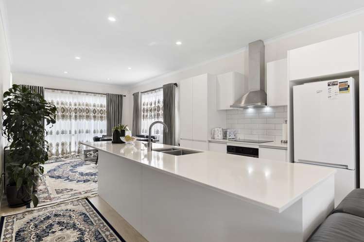 10 Grey Warbler Road_4