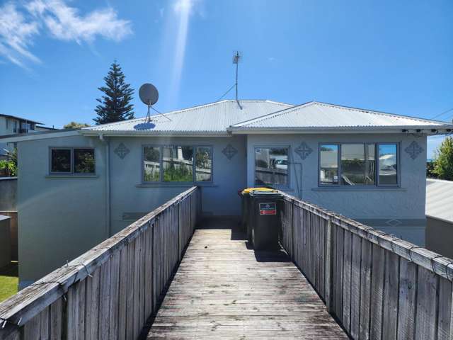 Modern 3-Bedroom Unit + Office Near the Foreshore
