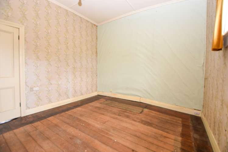 212 High Street South Carterton_9