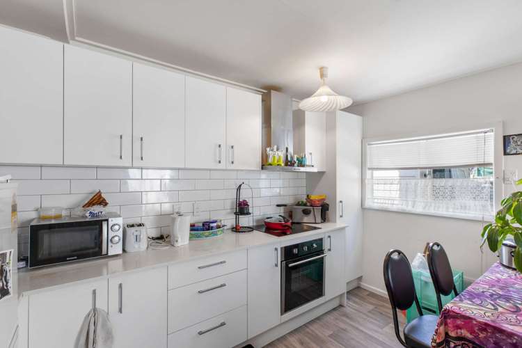 8 Rollerson Street Papakura_13