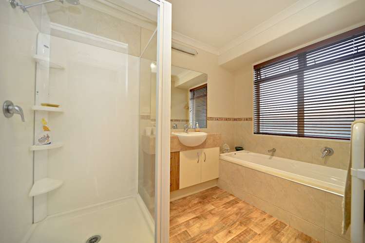 32 Maybole Drive Flat Bush_16