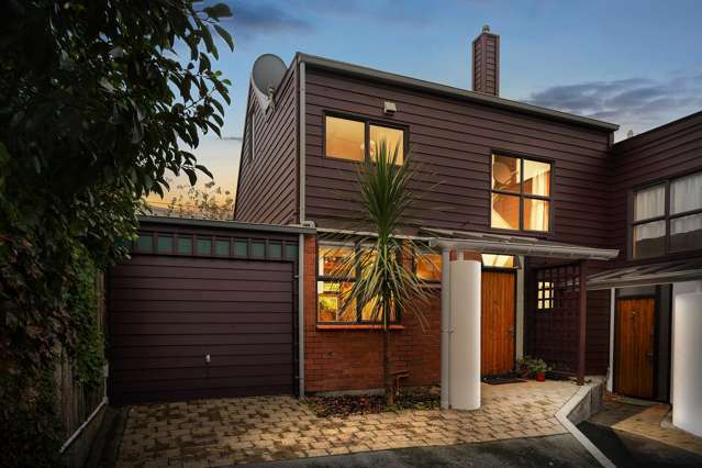 JUST PERFECT IN THE HEART OF THORNDON!