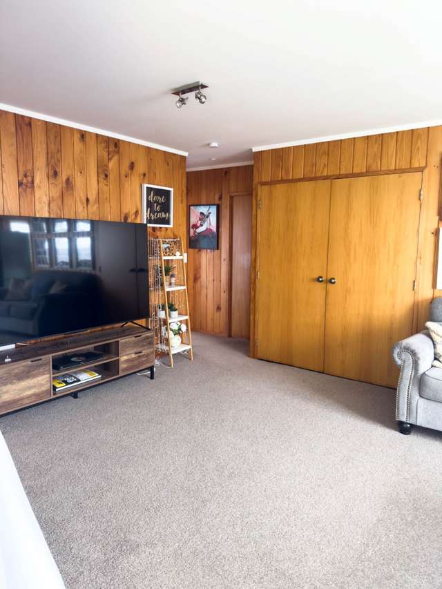 1 Cochrane Avenue Arkles Bay_2