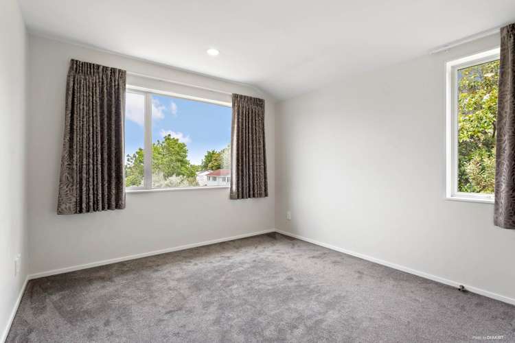 5a Taurus Crescent Beach Haven_13