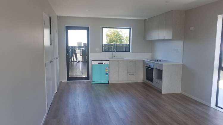 2/30 West Coast Road Glen Eden_0