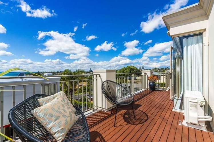 14a Beach Road Castor Bay_24