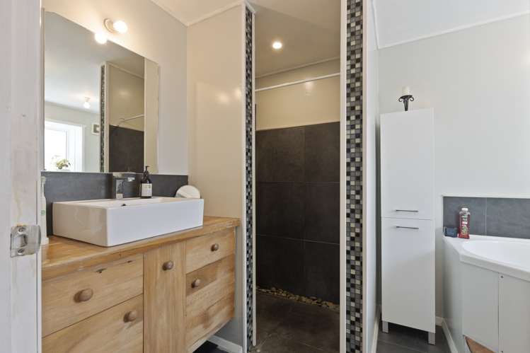 8 Wairau Place Kelvin Grove_16