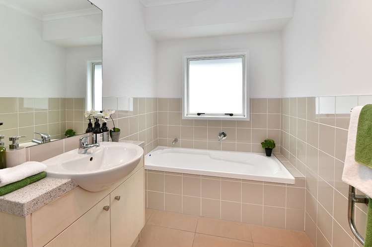 121 Parkview Drive Gulf Harbour_13