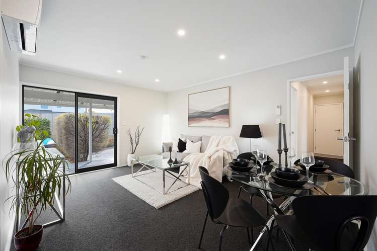2/15 Castaing Crescent_1