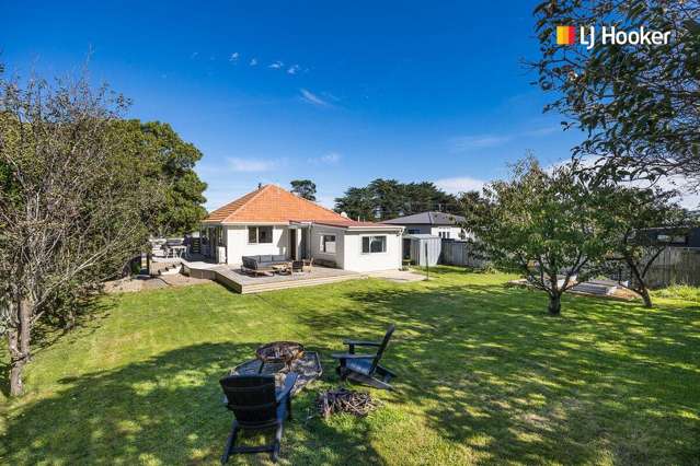 Coastal Charmer - Beautifully Renovated Beachside Bungalow