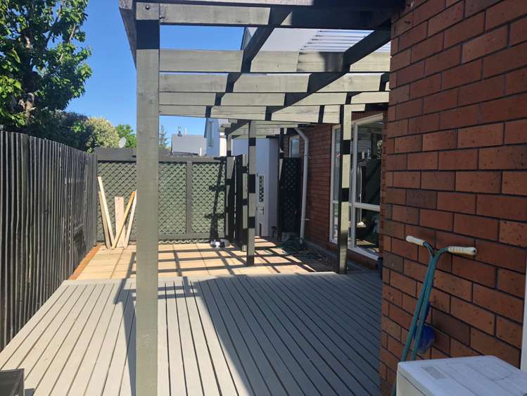 2 Delaware Crescent Russley_6