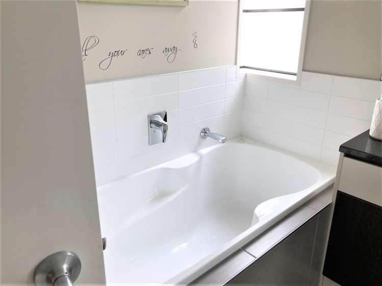 73 Coachman Drive Flat Bush_15