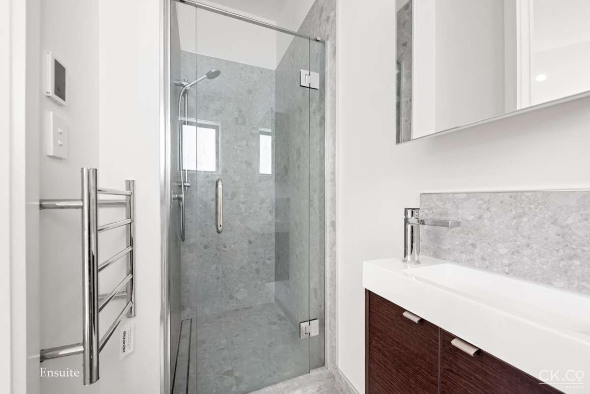 11/323 Riverside Drive_1