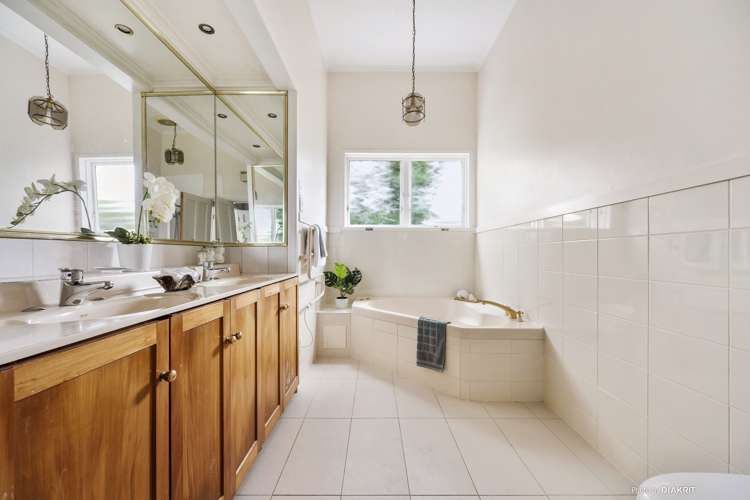 21 The Parade Island Bay_13