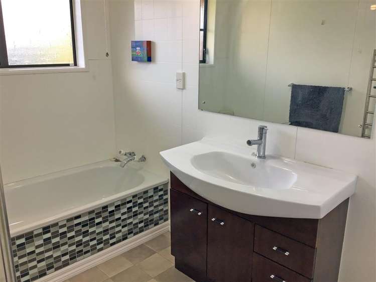 2/84 Memorial Avenue Ilam_12