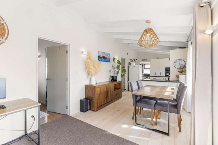 8 Dobell Road Stanmore Bay_10