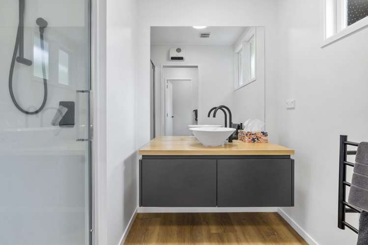 77 Easther Crescent Kew_31