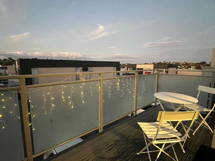 Unit 19/45 Karepiro Drive Stanmore Bay_3