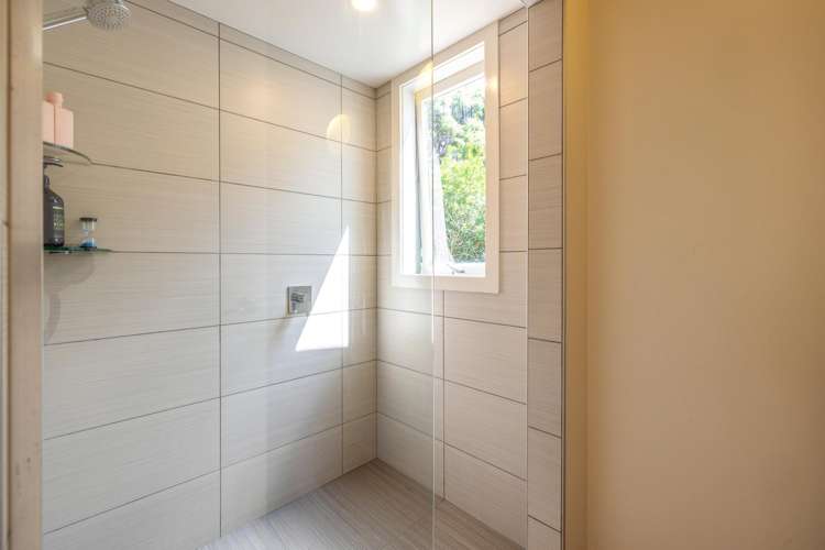 69 Victoria Road South Onetangi_15