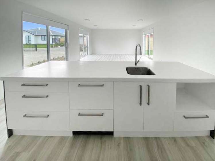 24 Gemstone Place 11103_3