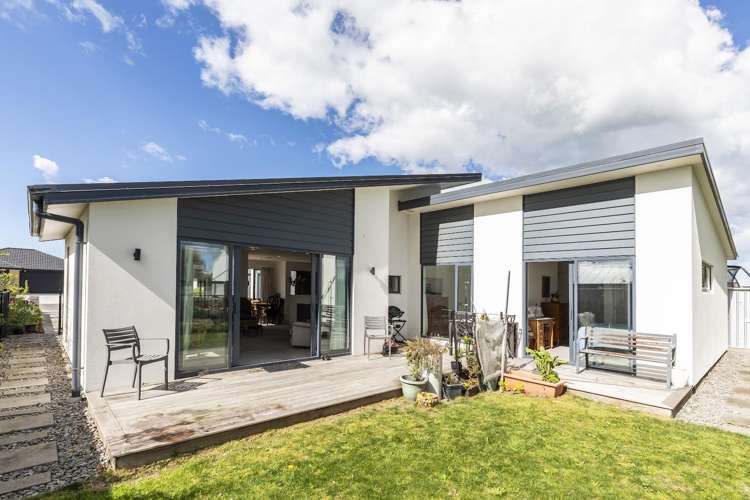 13 Crossley Avenue Woodend_11