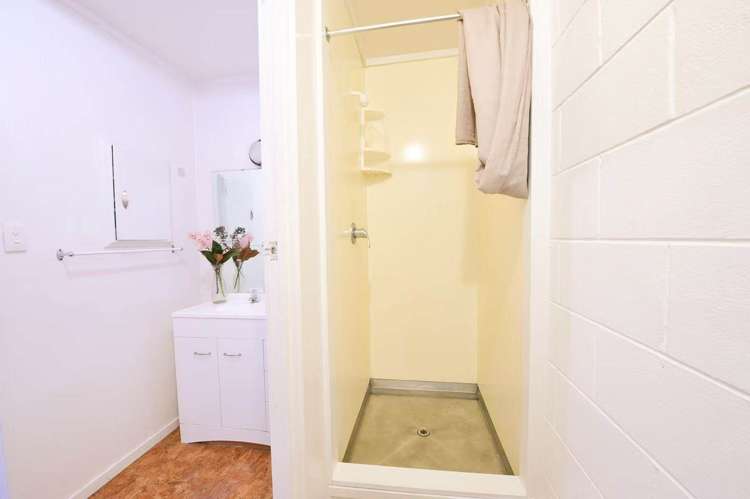 1/20a Charlton Avenue Mt Eden_13