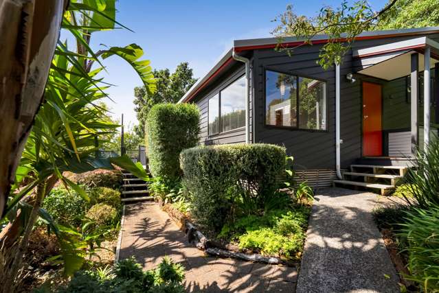 Private & sunny townhouse, perfectly positioned