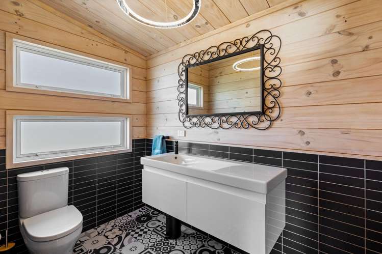 93 Oaia Road Muriwai_26