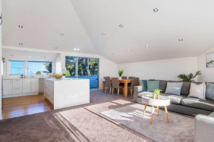 2/19 Toroa Street Torbay_5