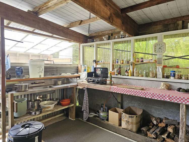 215 Clifton Road Kaiata_13