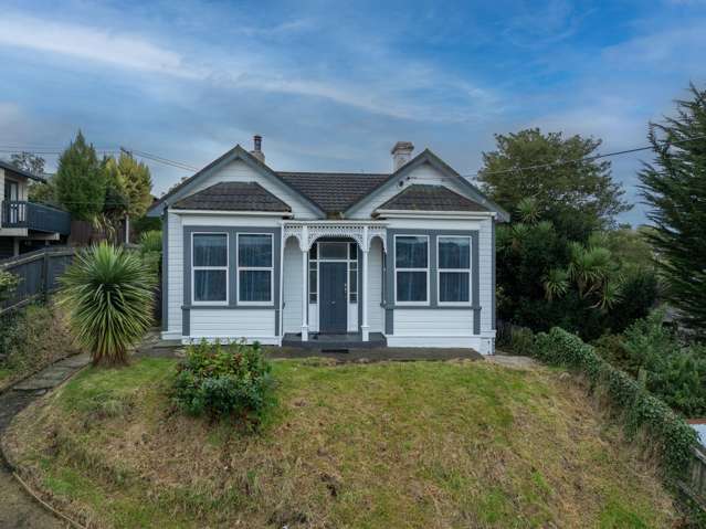 Charming Villa with Dual Access & Possibilities