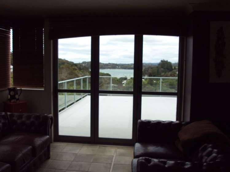 28 Russell Heights Russell_10