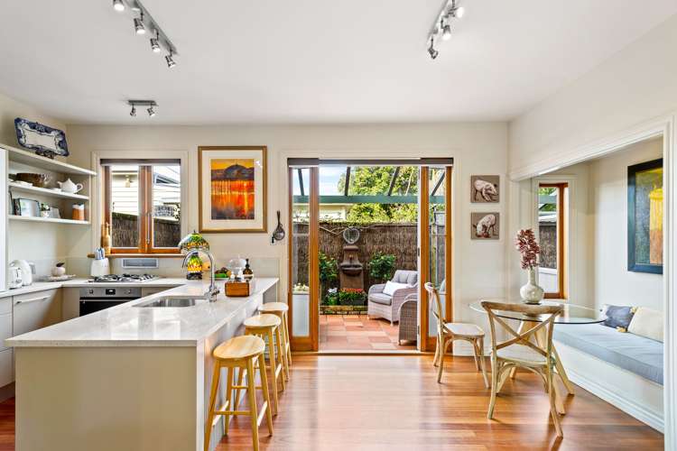 2/5b Eton Avenue Devonport_7