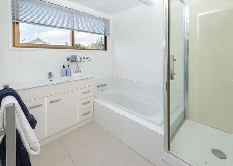 9a Luplau Crescent Cockle Bay_13