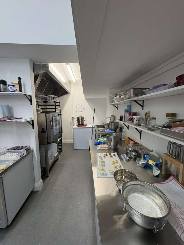CBD Retail with Existing Kitchen Services