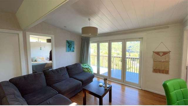 Wilton 5 bedrooms, 2 living areas