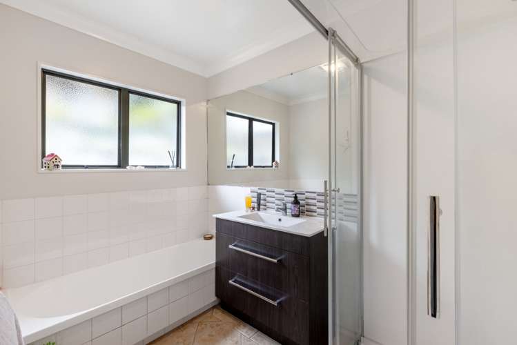 5 Greenstone Way Hairini_9