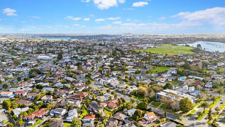 29A Glenmore Road Sunnyhills_26