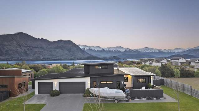 Style, space & serenity in Peninsula Bay